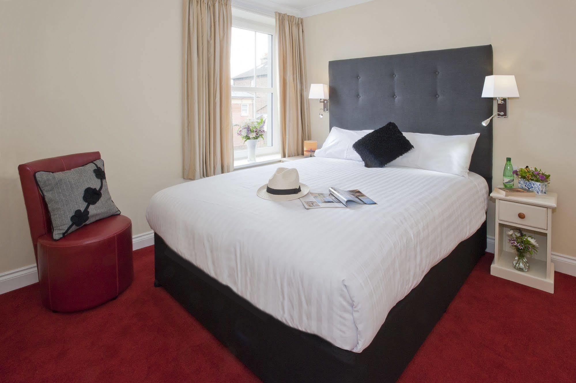 Peartree Serviced Apartments Salisbury Esterno foto