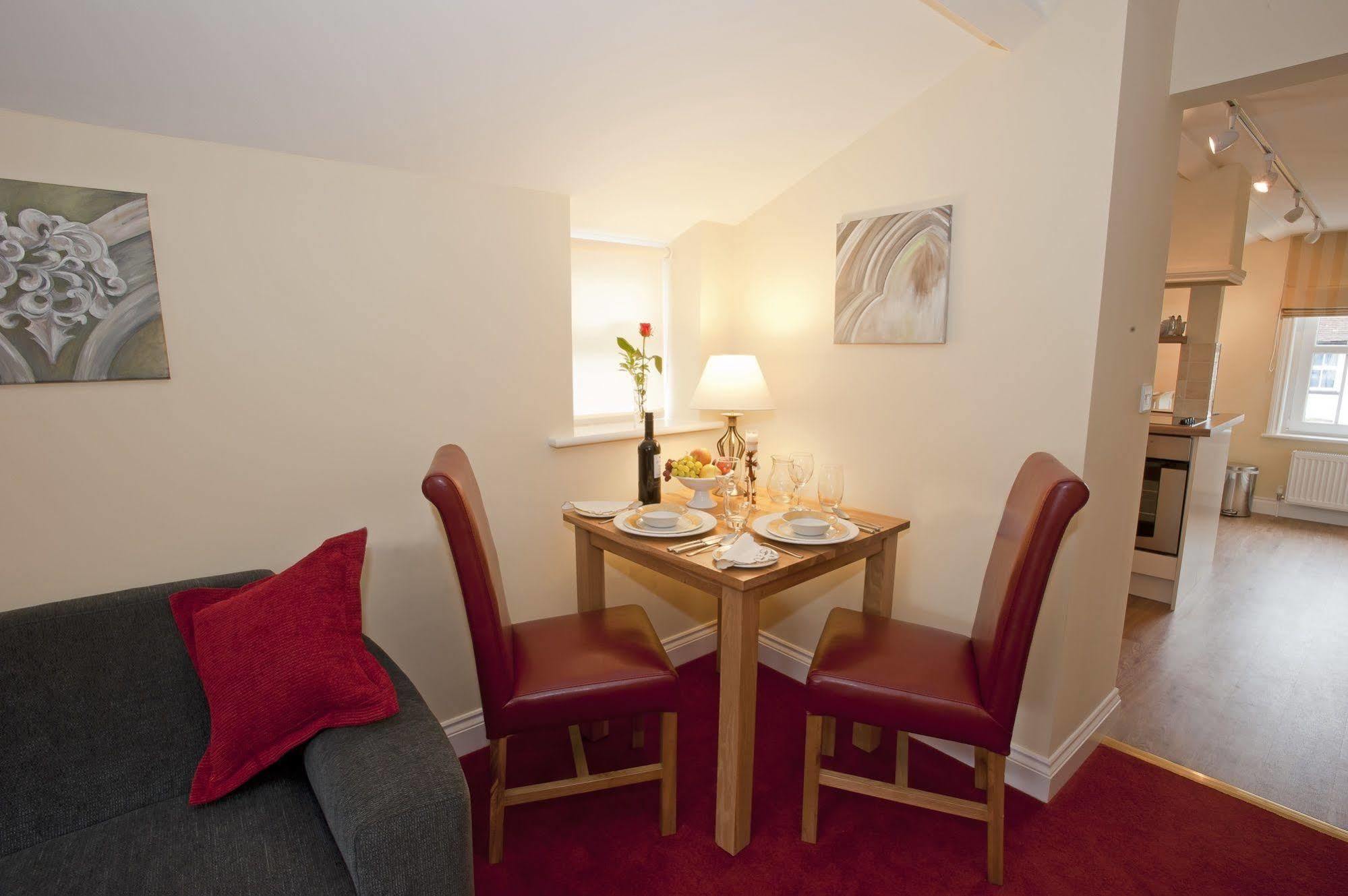 Peartree Serviced Apartments Salisbury Esterno foto