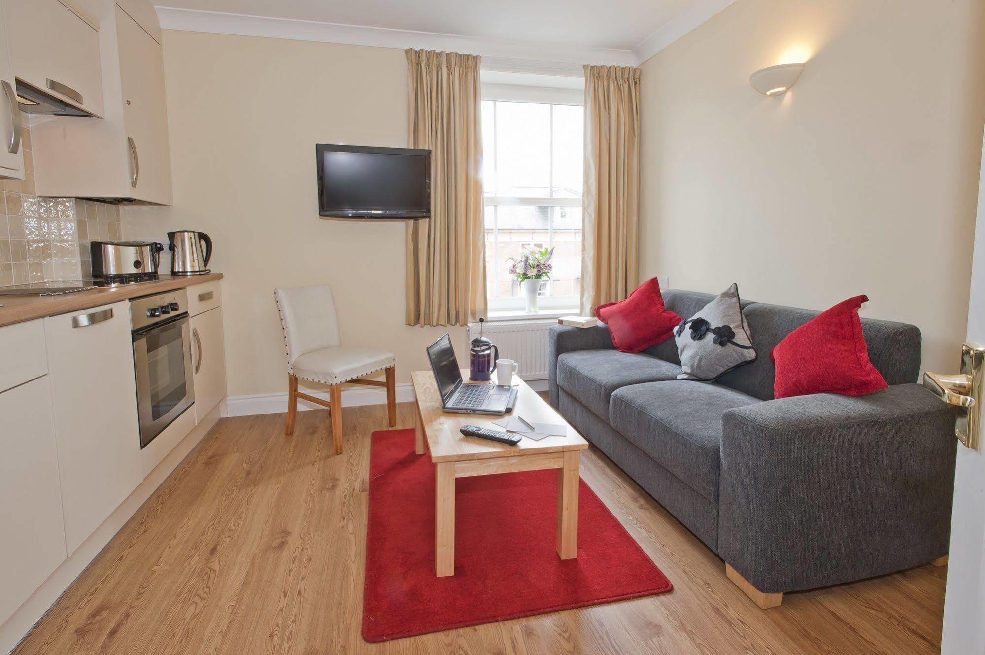 Peartree Serviced Apartments Salisbury Esterno foto